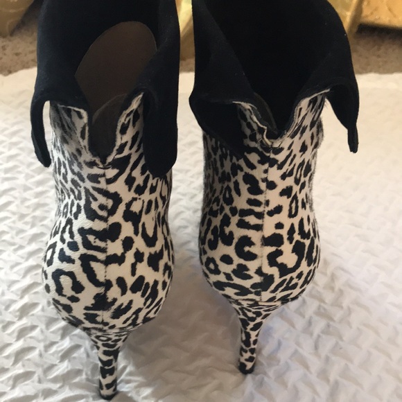 Marc Fisher LTD Fifily Pointed Toe Bootie - Picture 6 of 7